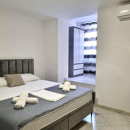 Rooms Vitoria On Joakim Square Porec Exterior photo